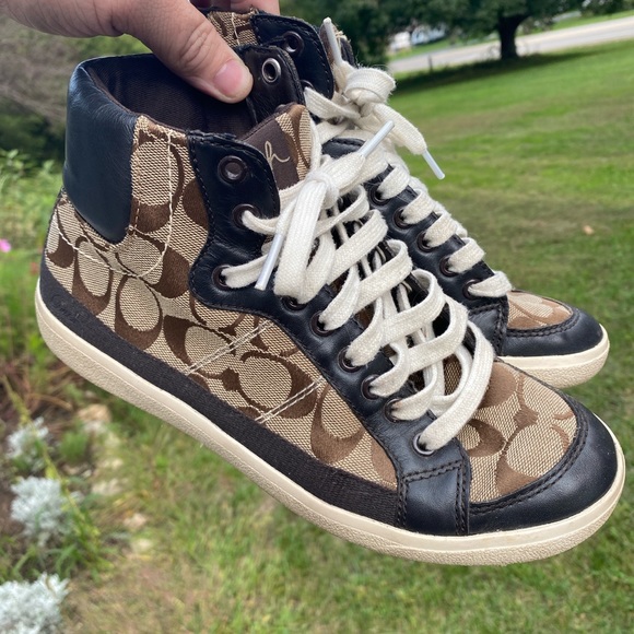 Coach Shoes - Coach monogram shoes size 7 designer Gucci style